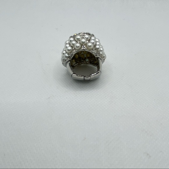 White pearl stretch ring! - Picture 5 of 5